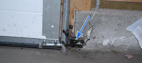 Chamberlain Garage Door Opener Won'T Close Without Holding Button
