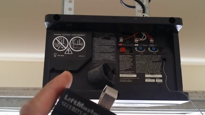 Chamberlain Garage Door Opener Model 2000Sdr Opener Not Working